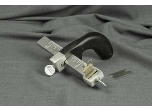 Belt cutter / strap cutter