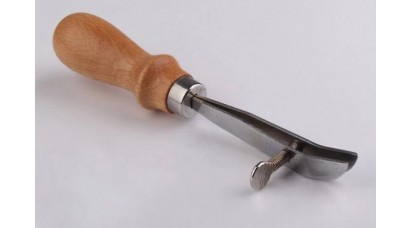 Parallel scriber for leather